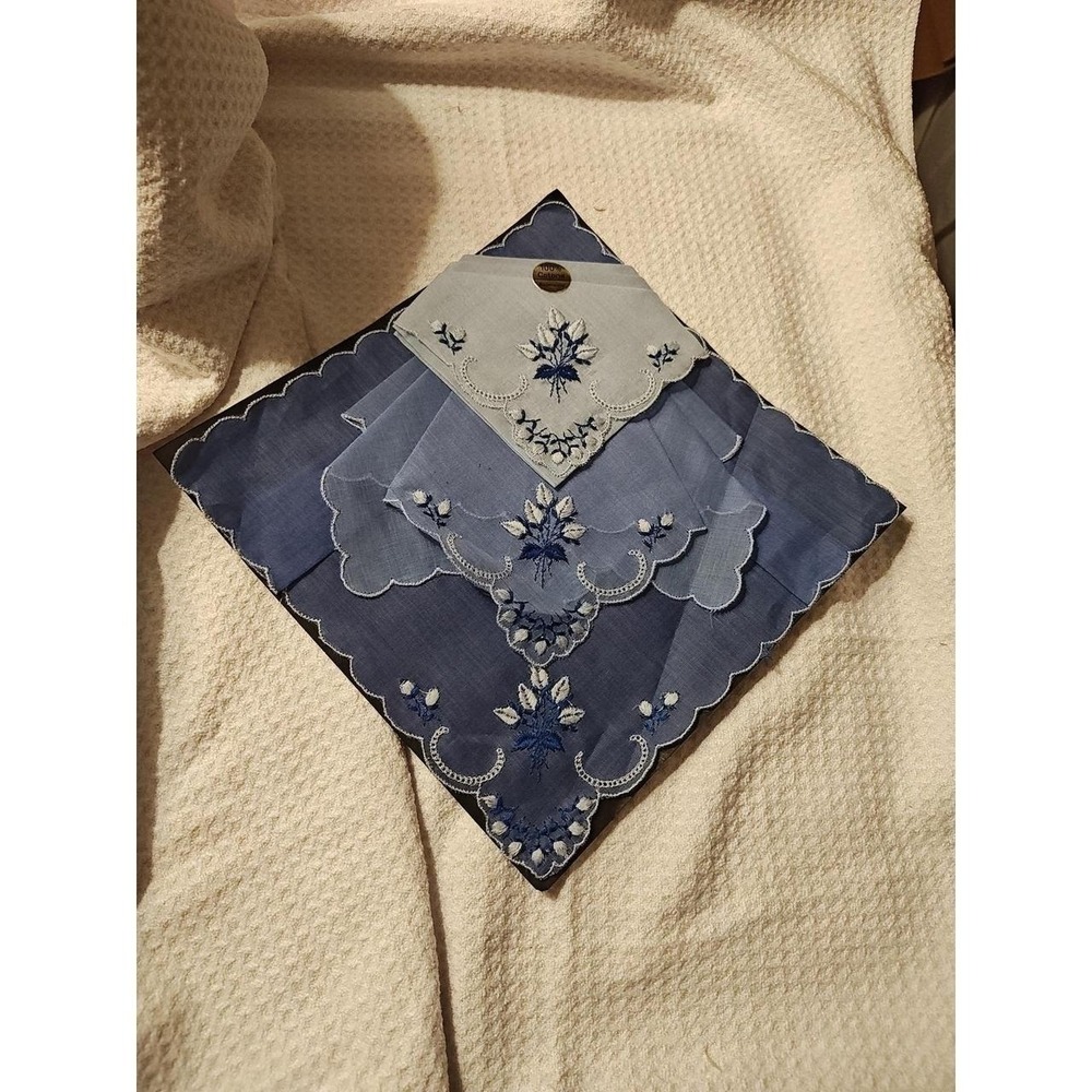 Vintage Blue embroidery handkerchief- set of 3 - new never used
